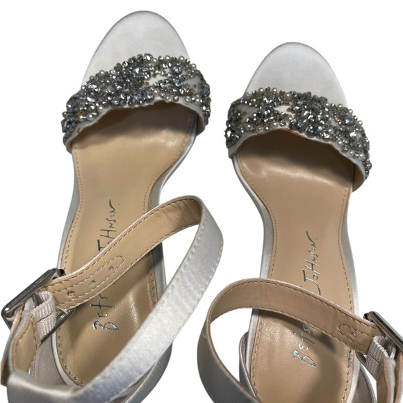 BETSEY JOHNSON Bridal Heels – White Glitter, Sz 5, GUC - Picture 4 of 9